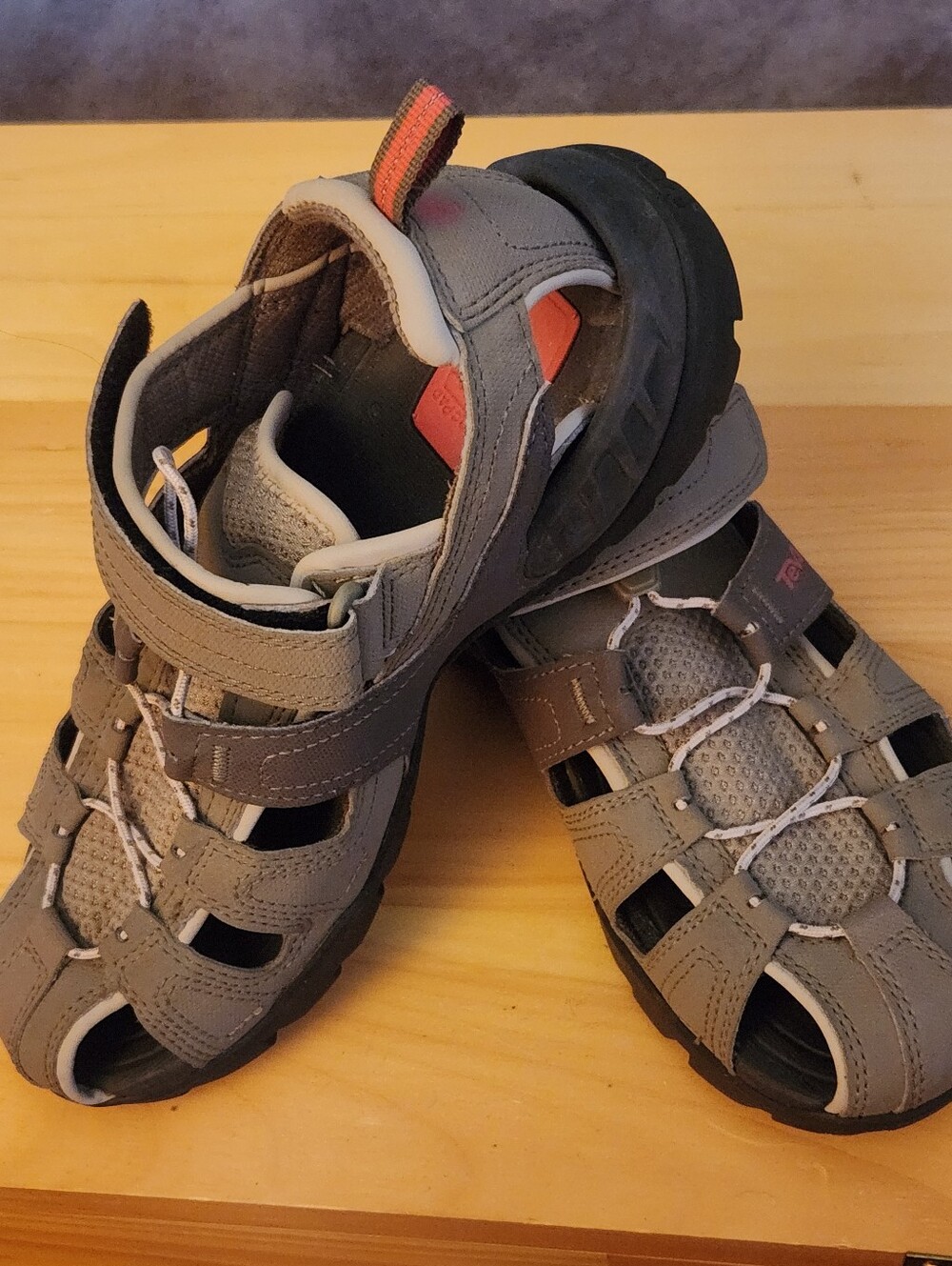 TEVA Deacon Hybrid Closed Toe Sandals F10011L